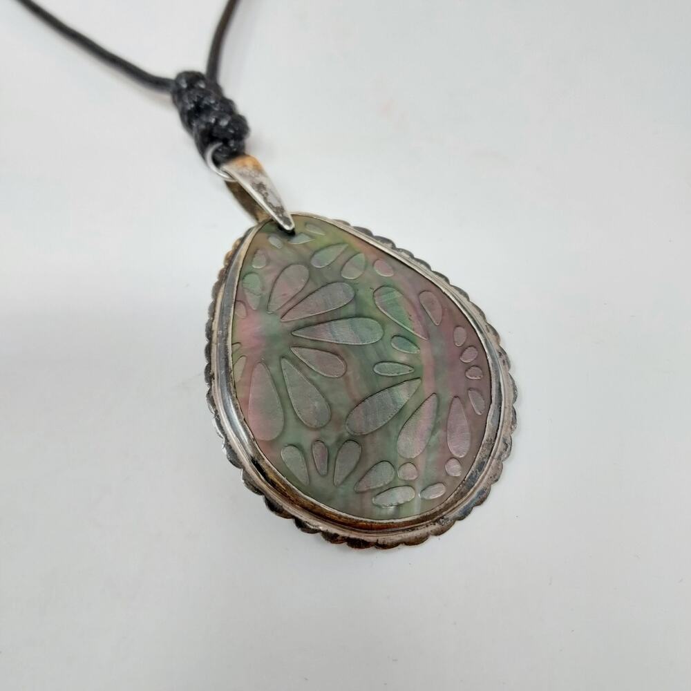Silpada Sterling Silver Pendant Black Lip Shell Etched Abalone S2236 Cord Added